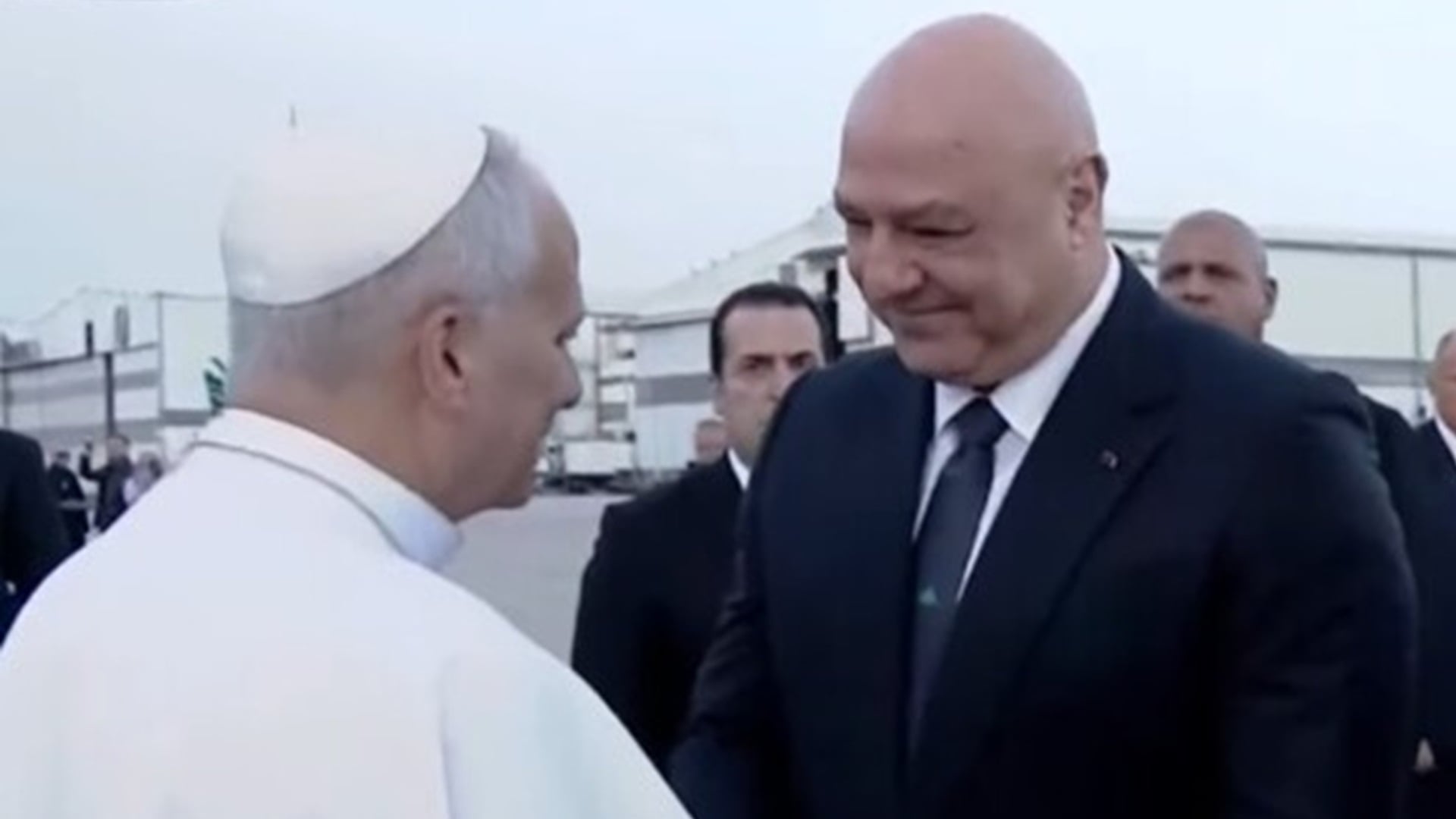 وداع رسمي للحبر الأعظم.. عون: هذه الزيارة ستبقى محفورة في ذاكرة لبنان والبابا لاوون: أتطلع إلى السلام في الجنوب ولبنان أكبر من بلد هو رسالة